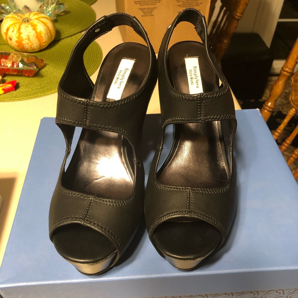 Women’s black wedges